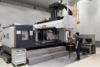 山東師范大學(xué)校辦車(chē)間--浦豐柜業(yè)工作臺使用案例