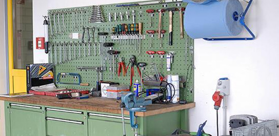 東營(yíng)勝利油田維修車(chē)間使用浦豐柜業(yè)工作臺升級改造